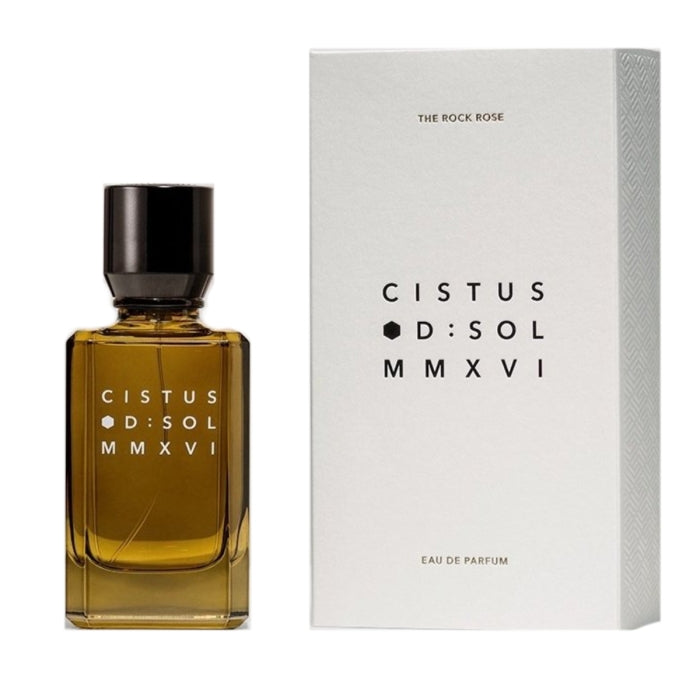 D:SOL MMXVI - Cistus Parfumflakon in bernsteinfarbenem Glas mit schwarzem Verschluss vor weißer Verpackung