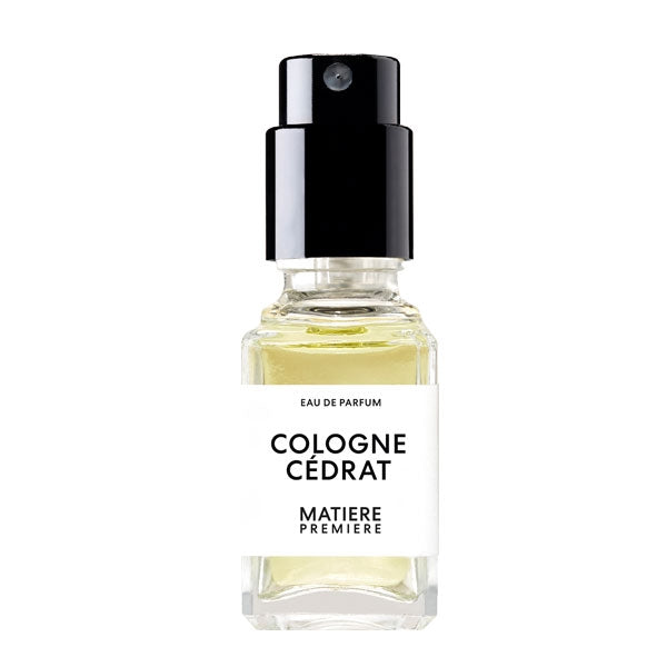 Matière Première - Cologne Cédrat zeigt kleinen transparenten Sprayflakon mit hellem Parfum und schlichtem Etikett