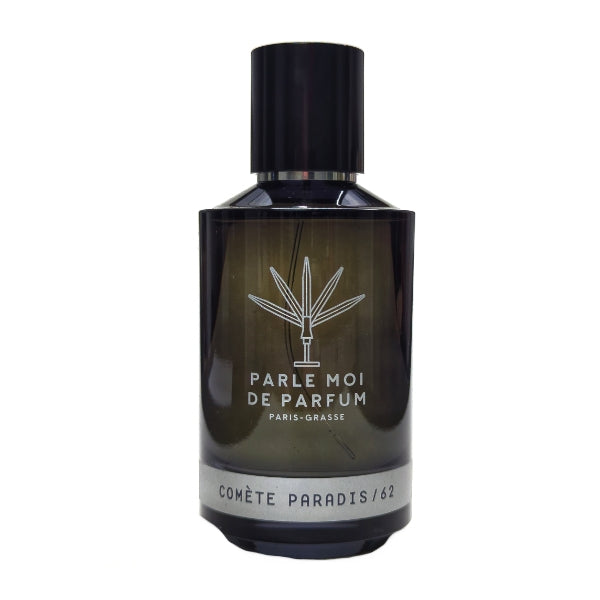 Parle Moi de Parfum - Comete Paradis / 62 Flakon in dunklem Glas mit minimalistischer, weißer Typografie vor weißem Hintergrund