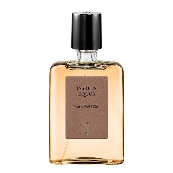 Naomi Goodsir - Corpus Equus Parfumflakon in klarem Glas mit braunem Etikett und schwarzem Verschluss vor weißem Hintergrund