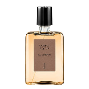 Naomi Goodsir - Corpus Equus Parfumflakon in klarem Glas mit braunem Etikett und schwarzem Verschluss vor weißem Hintergrund