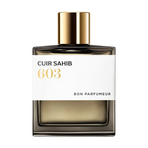 Bon Parfumeur - Les Extraits - 603 Cuir Sahib Parfumflakon mit goldenem Verschluss und minimalistischer weißer Etikettierung