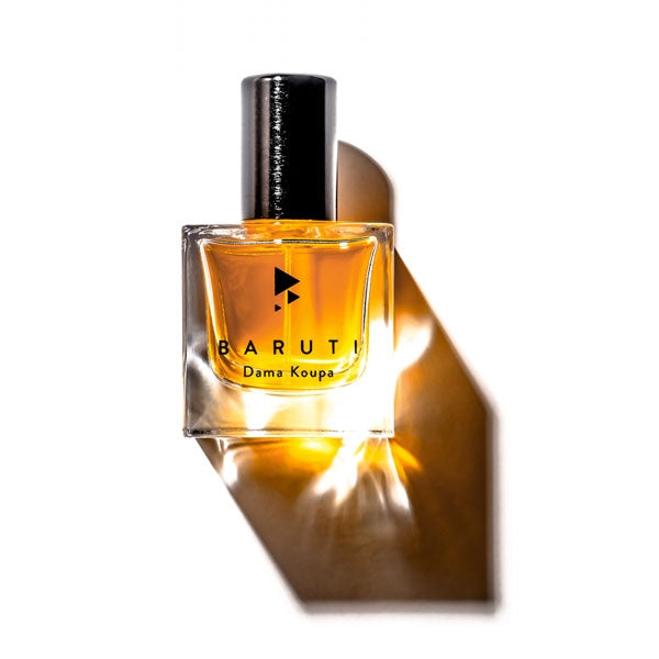 Baruti - Dama Koupa Parfumflakon mit klarem Glas und goldenem Duft im minimalistischen Design vor weißem Hintergrund