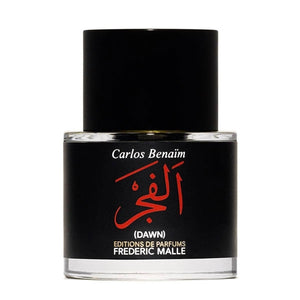 Frédéric Malle - Dawn Parfumflakon mit schwarz-rotem Etikett und schlichtem Design vor weißem Hintergrund