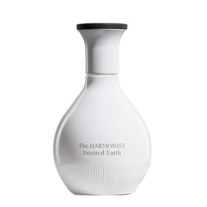 The Harmonist - Desired Earth Parfumflakon in schlichtem weißem Design mit schwarzem Deckel vor weißem Hintergrund