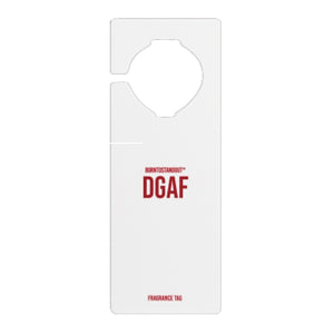 BORNTOSTANDOUT - DGAF - Room Fragrance Tags weißer Duft-Tag mit rotem Schriftzug für selbstbewusstes Raumklima