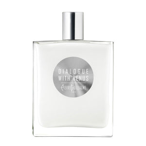 Pierre Guillaume - White Collection - Dialogue with Venus Parfumflakon in schlichtem transparentem Design mit silbernem Verschluss vor weißem Hintergrund