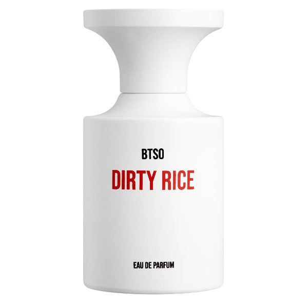 BORNTOSTANDOUT - Dirty Rice Parfumflakon in elegantem Weiß mit roter Schrift vor schlichtem weißem Hintergrund