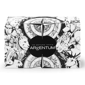 Argentum - Discovery Set mit detailreicher schwarz-weißer Illustration von Tieren und Kompassmotiven auf der Verpackung