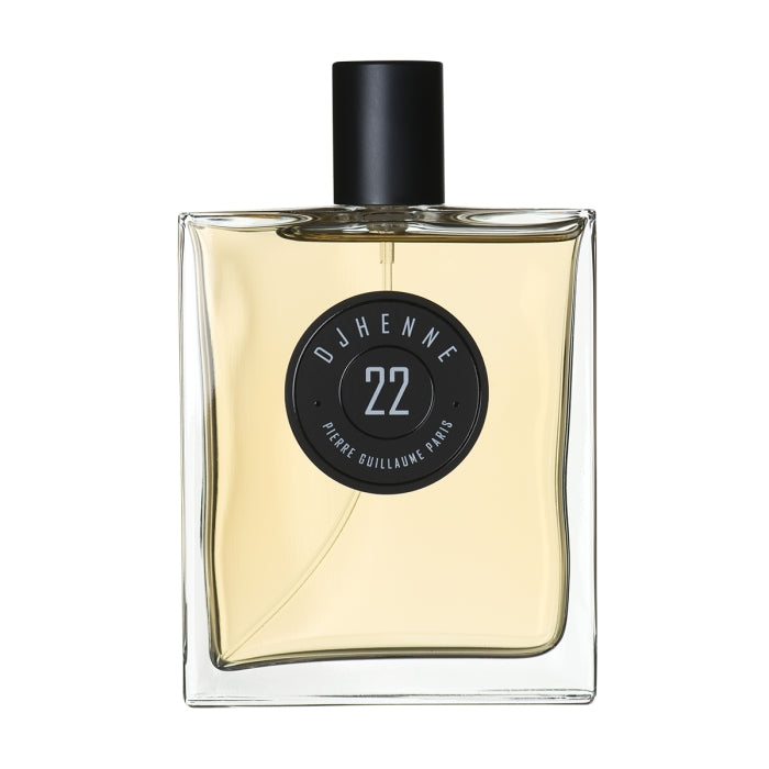 Pierre Guillaume - Djhenné No. 22 Parfumflakon mit schlichtem rechteckigen Glas und schwarzem Verschluss elegant präsentiert