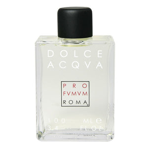 Profumum Roma - Dolce Acqua Parfumflakon mit schlichtem rechteckigem Design und schwarzem Verschluss vor weißem Hintergrund