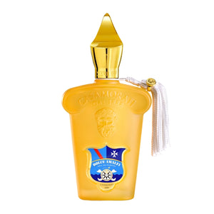 Xerjoff - Casamorati 1888 - Dolce Amalfi Parfumflakon mit goldenem Verschluss und weißem Quast vor weißem Hintergrund