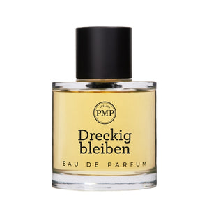 Atelier PMP - Dreckig bleiben Parfumflakon mit klarem Glas, schwarzem Deckel und bernsteinfarbener Flüssigkeit vor weißem Hintergrund