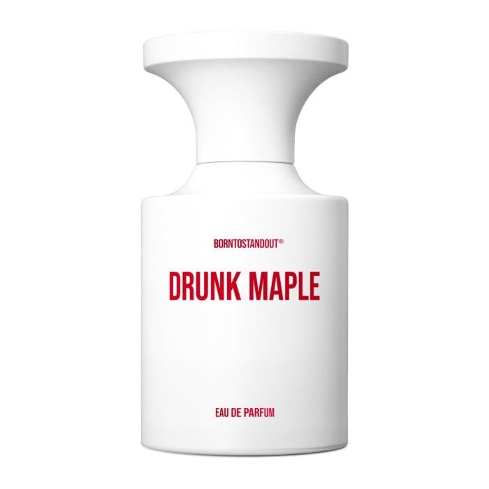BORNTOSTANDOUT - Drunk Maple Parfumflakon in schlichtem Weiß mit rotem Schriftzug auf weißem Hintergrund