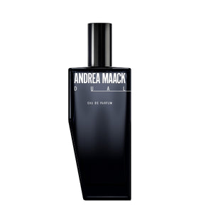 Andrea Maack Parfums - DUAL eleganter schwarzer Flakon mit schlichtem weißen Schriftzug vor weißem Hintergrund