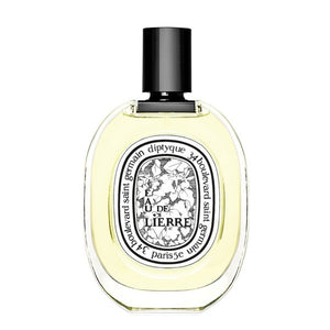 Diptyque - Eau de Lierre Parfumflakon mit transparentem hellgelbem Inhalt und schwarzem Verschluss vor weißem Hintergrund