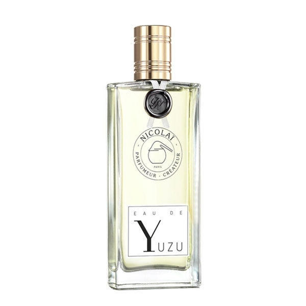Nicolaï - Eau de Yuzu Parfumflakon mit klarem Glas, goldfarbenem Verschluss und schlichtem weißem Etikett vor weißem Hintergrund
