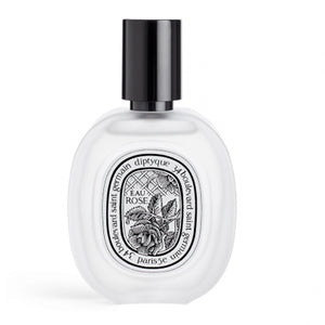 Diptyque - Eau Rose - Hair Mist in transparentem mattiertem Flakon mit schwarzem Sprühkopf und floralem Etikett