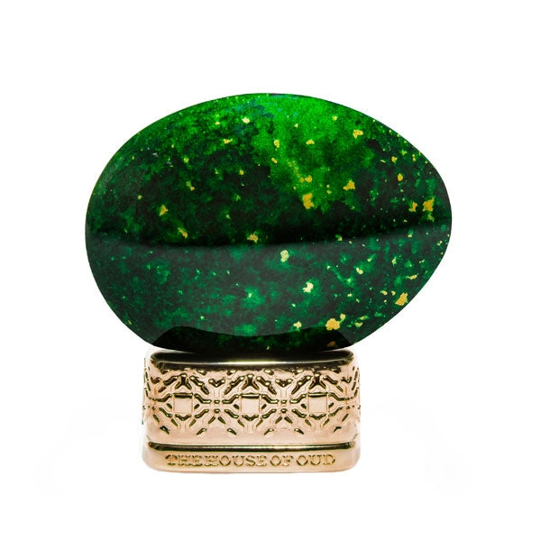 THoO - Emerald Green Parfumflakon mit tiefgrünem, smaragdähnlichem Deckel und goldverziertem Sockel vor weißem Hintergrund