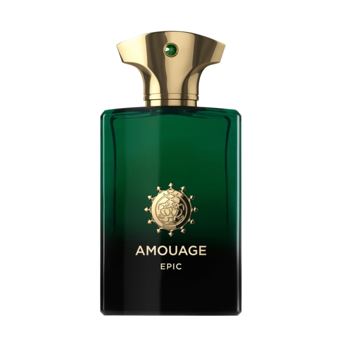 Amouage - Epic Man Parfumflakon in tiefgrün mit goldfarbenem Verschluss und elegantem Logo vor weißem Hintergrund