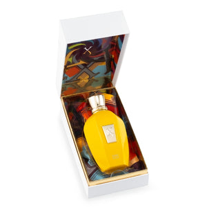 Xerjoff - Vibe - Erba Gold zeigt gelben Flakon in dekorativer Geschenkbox mit farbenfrohem Innenmuster für besonderen Anlass