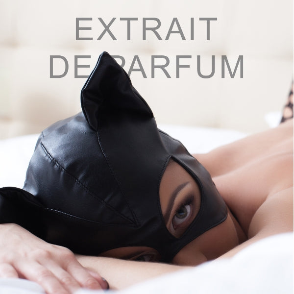 New Notes - Contemporary Blend Collection - Erotika Minimale sinnliche Darstellung mit schwarzer Leder-Maske und geheimnisvollem Blick