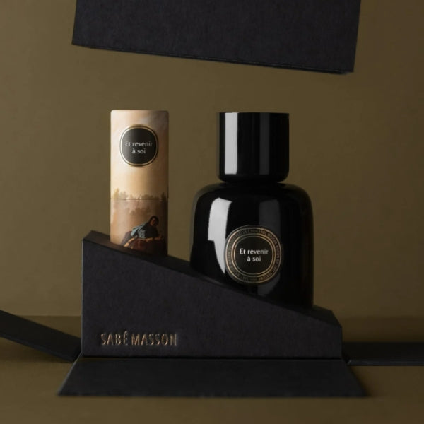 Sabé Masson - Et revenir à Soi - La Rencontre elegante schwarze Flasche und kunstvolle Verpackung im edlen Design