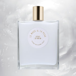 Pierre Guillaume - Beyond Collection - Le Musc & La Peau Extrait eleganter klarer Flakon mit goldenem Verschluss vor hellem Hintergrund