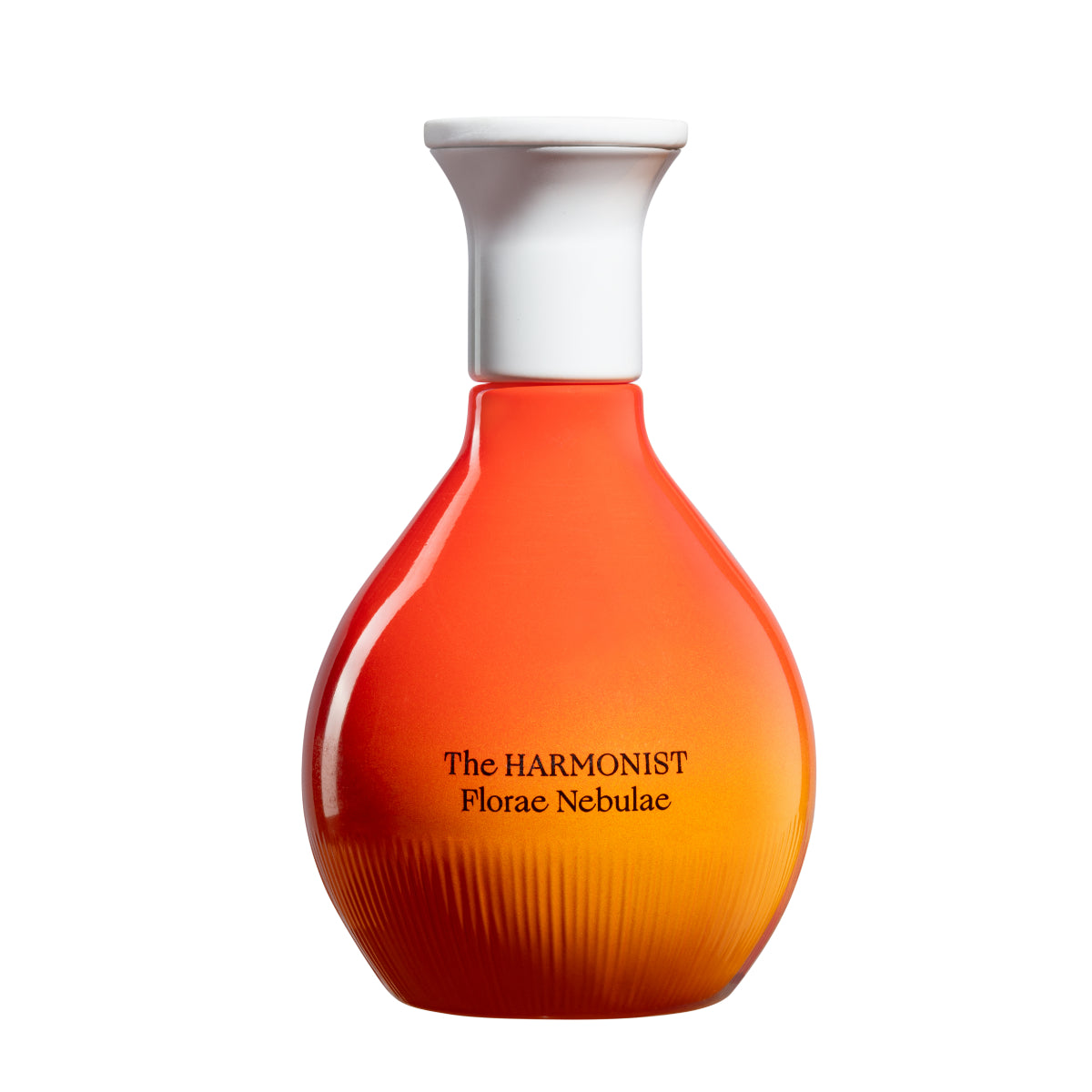 The Harmonist - Florae Nebulae Parfumflakon mit fließendem Farbverlauf von Orange zu Gelb und weißem Verschluss vor weißem Hintergrund