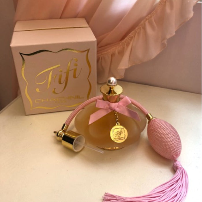 Fifi Chachnil - Eau de Parfum mit zartem rosa Zerstäuber, goldenem Verschluss und eleganter Geschenkbox