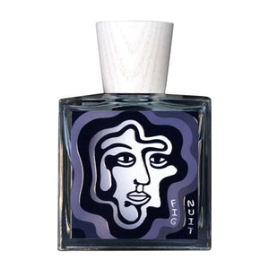 Carl Kling Parfums - Fig Nuit zeigt rechteckigen Flakon mit abstraktem Gesichtsmotiv und hellem Holzverschluss vor weißem Hintergrund