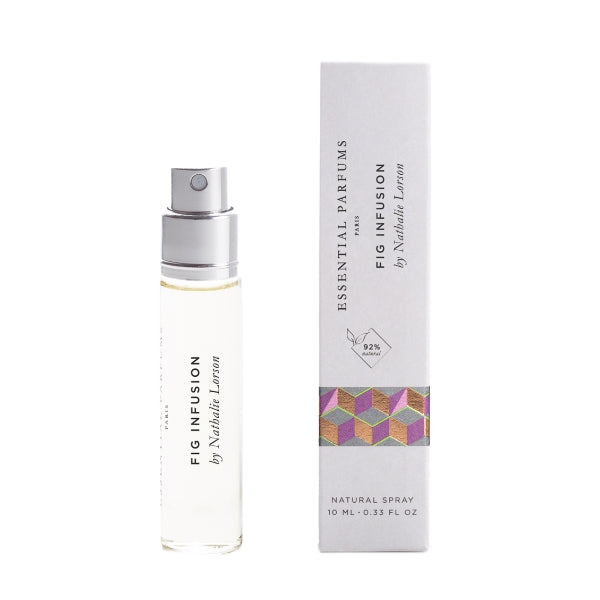 Essential Parfums - Fig Infusion Sprayflakon mit silbernem Zerstäuber und weißer Verpackung vor hellem Hintergrund