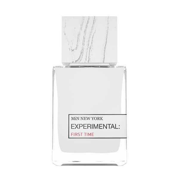 MiN New York - First Time Parfumflakon mit klarer Form und minimalistischem Design, geprägt von moderner Schlichtheit