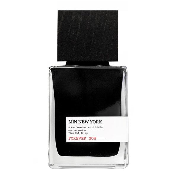MiN New York - Scent Stories Vol.2 - Forever Now Parfumflakon mit schwarzem Etikett und quadratischem Holzdeckel vor weißem Hintergrund
