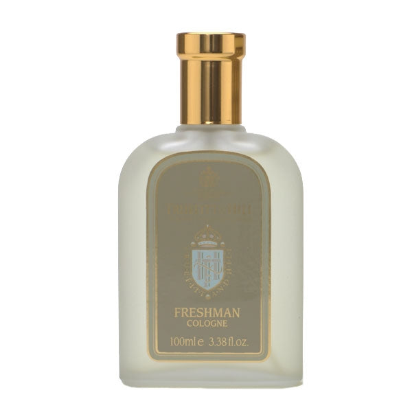 Truefitt & Hill - Freshman - Cologne Flakon 100ml mit mattem Glas und goldenem Verschluss vor weißem Hintergrund