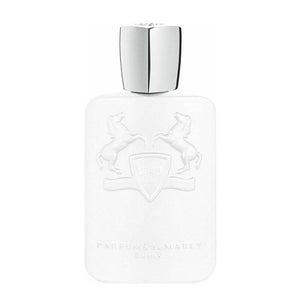 Parfums de Marly - Galloway Parfumflakon in reinem Weiß mit reliefiertem Pferdeemblem und elegantem silbernen Verschluss