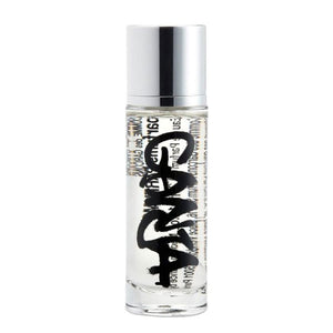 Comme des Garçons - Ganja Parfumflakon mit silbernem Verschluss und schwarzer Schrift auf klarem Glas vor weißem Hintergrund