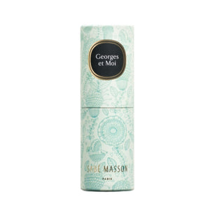 Sabé Masson - Georges et Moi - Solid Soft Perfume in zart grün gemusterter Verpackung mit elegantem Logo auf weißem Hintergrund
