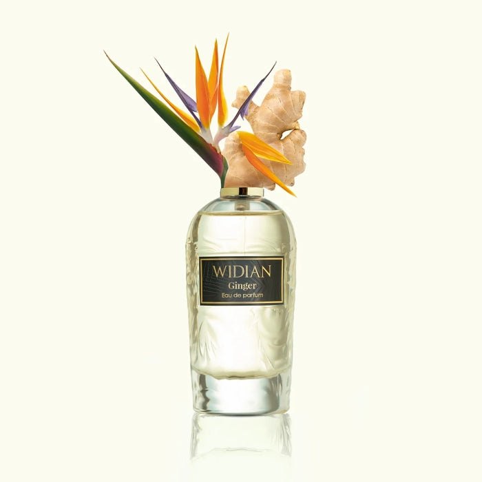 Widian - Rose Arabia Collection - Ginger Parfumflakon mit Ingwer und exotischer Blüte auf hellem Hintergrund