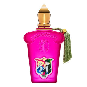 Xerjoff - Casamorati 1888 - Gran Ballo Flakon in leuchtendem Pink mit goldfarbenem Verschluss und grüner Quaste vor weißem Hintergrund