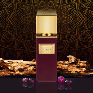 Gritti - Parfum Privée - Florian Flakon in tiefem Burgunderrot mit goldenem Deckel vor orientalischem Hintergrund