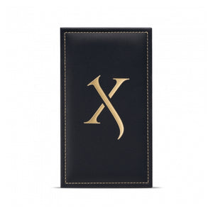 Xerjoff - Blends - Groove Xcape zeigt schwarze Luxusetui mit goldfarbenem Markenlogo und feiner Naht in elegantem Design