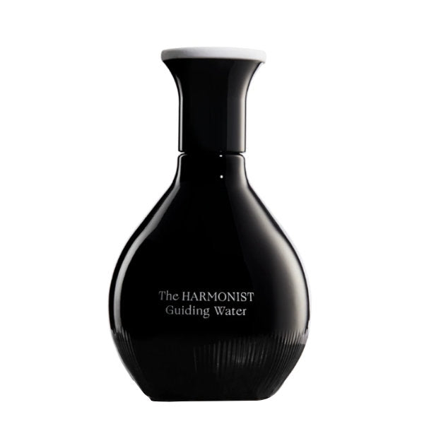 The Harmonist - Guiding Water Parfumflakon in glänzend schwarzem Design mit rundem Flaschenkörper und weißem Deckel vor weißem Hintergrund