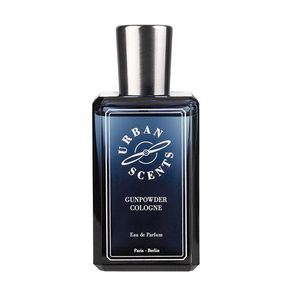 Urban Scents - Gunpowder Cologne Parfumflakon in dunkelblauem Glas mit silbernem Verschluss vor weißem Hintergrund