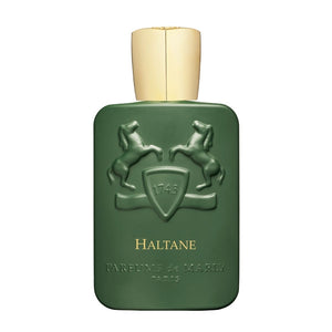 Parfums de Marly - Haltane Flakon in mattem Grün mit erhabenen Pferdemotiven und goldenem Verschluss vor weißem Hintergrund