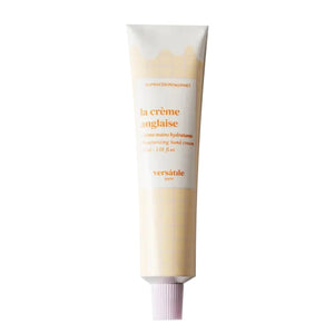 Versatile - La Crème Anglaise - Handcream in schlanker Tube mit cremefarbener Verpackung und orangefarbenem Schriftzug