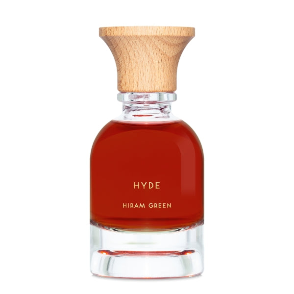 Hiram Green - Hyde Parfumflakon mit dunkelrotem Duft und elegantem Holzverschluss vor weißem Hintergrund