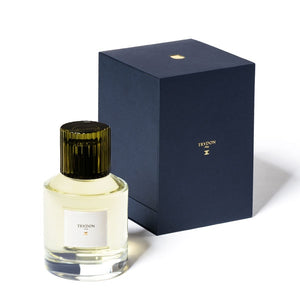 Trudon - II Parfumflakon mit grünlichem Verschluss und minimalistischem Etikett neben dunkelblauer eleganter Verpackung