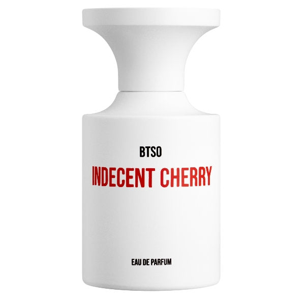 BORNTOSTANDOUT - Indecent Cherry Flakon in modernem Weiß mit roter Schrift auf klarem, weißem Hintergrund