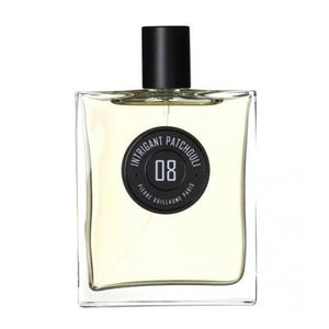 Pierre Guillaume - Intrigant Patchouli No.8 Parfumflakon mit klarem Glas und schwarzem rundem Etikett vor weißem Hintergrund